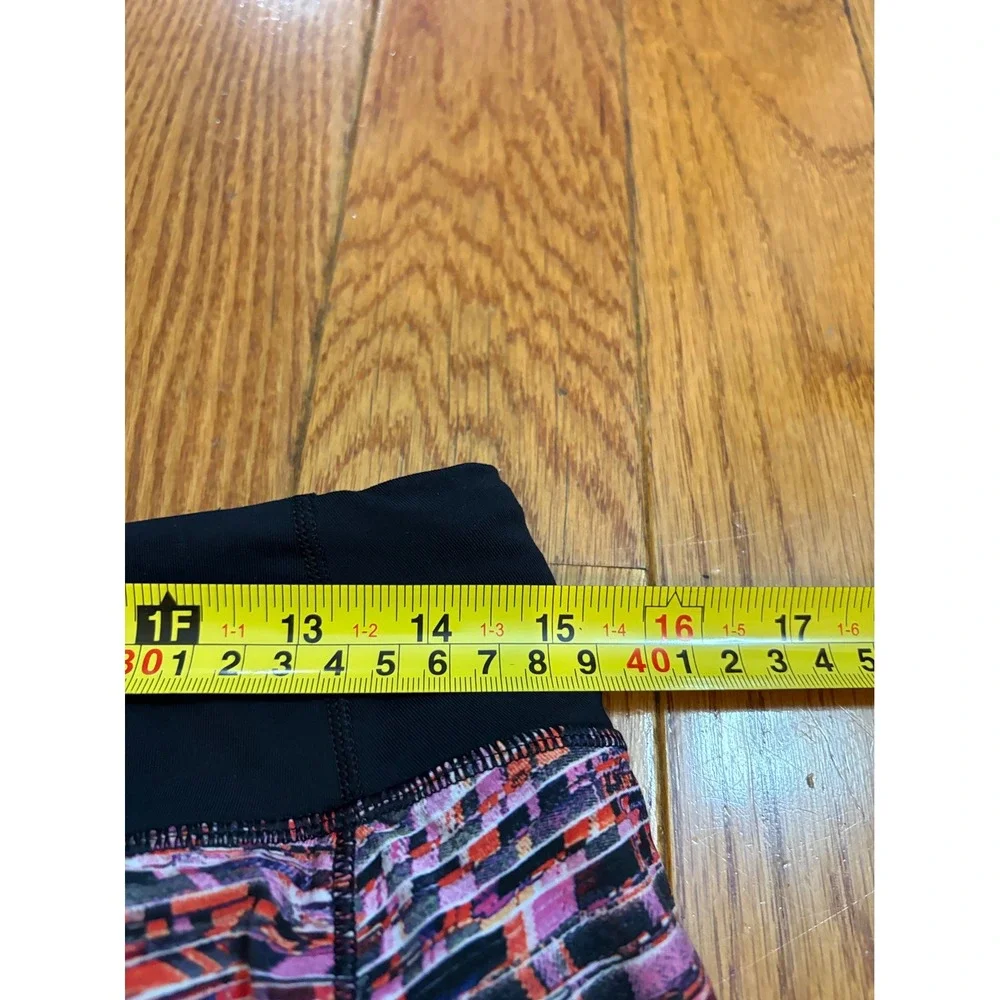 Lululemon Women's Running Shorts Sz 4 Multicolor Abstract Print‎ 2.5 inch inseam